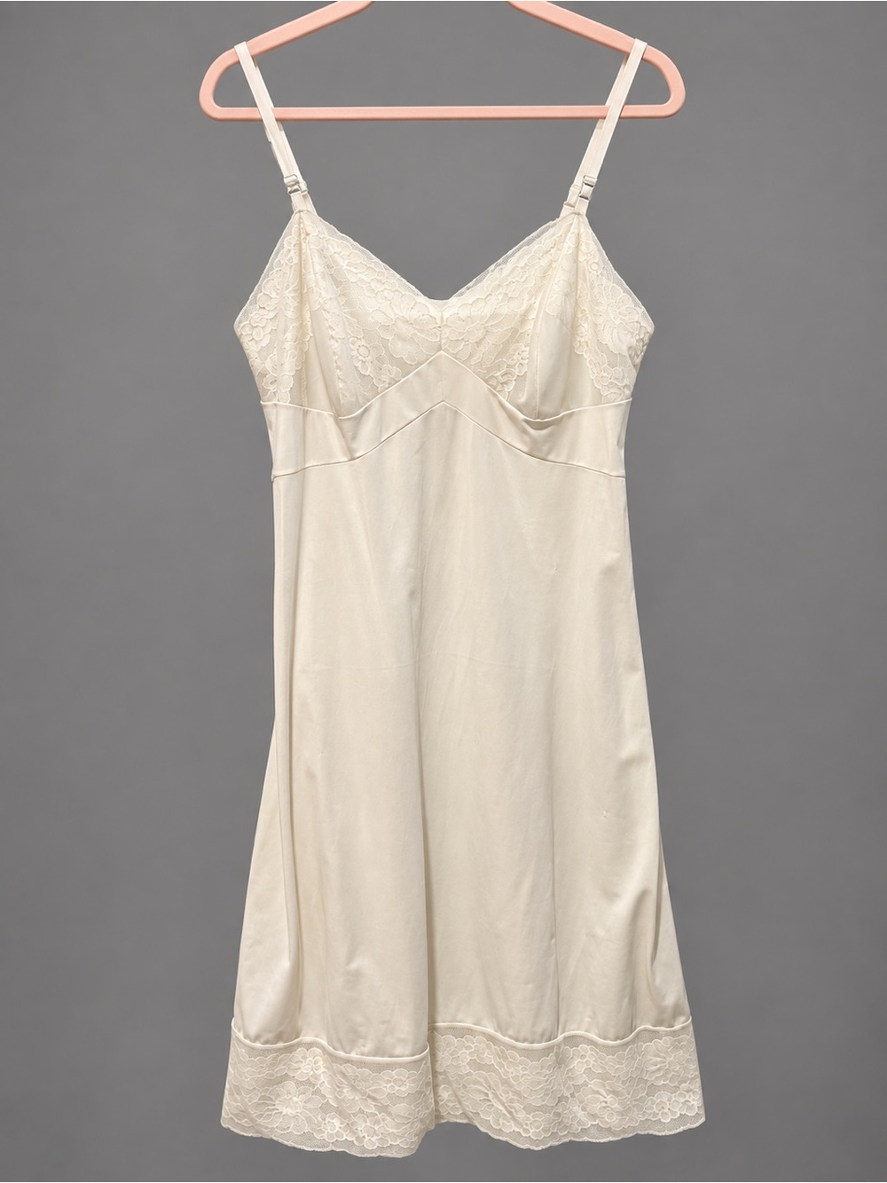 Vanity Fair Ivory Lace Nylon Slip Nightgown Size 36